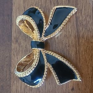 AVON - Kenneth Jay Lane Necklace Enhancer/Charm